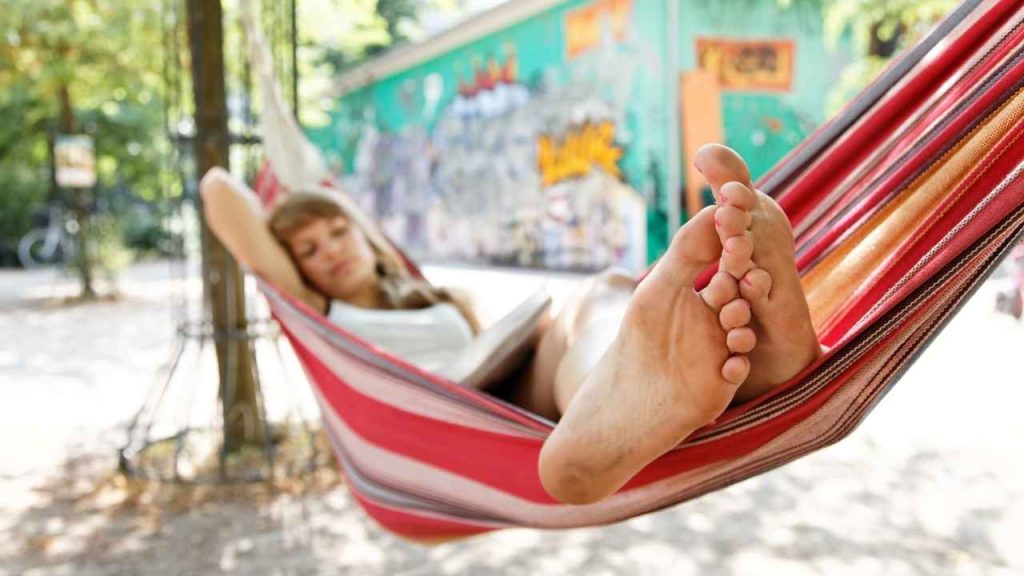 How to hang a hammock